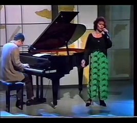 Núbia Lafayette canta "Lama"