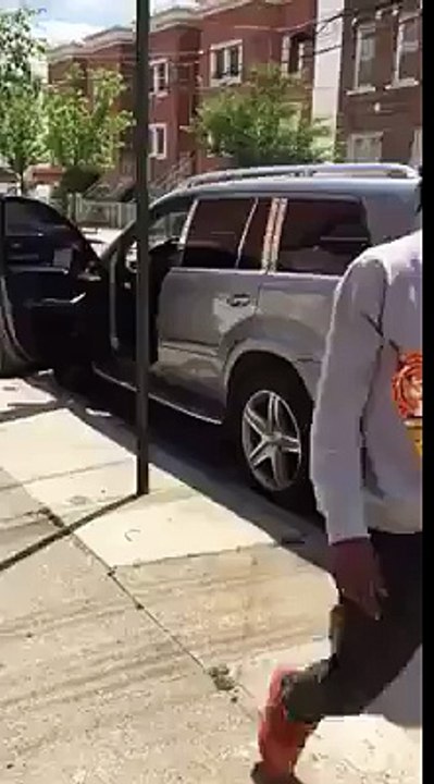 Danse avec des jambes tordues