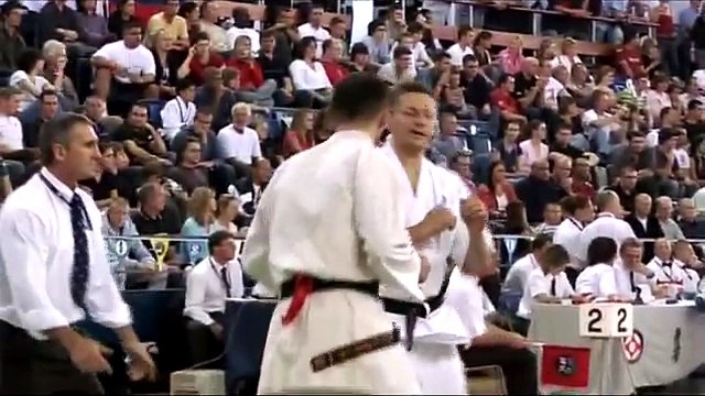 IFK World Kyokushin Full Contact Karate Tournament 2005. HW FINAL- Travers (GBR) vs Gateshev (RUS)