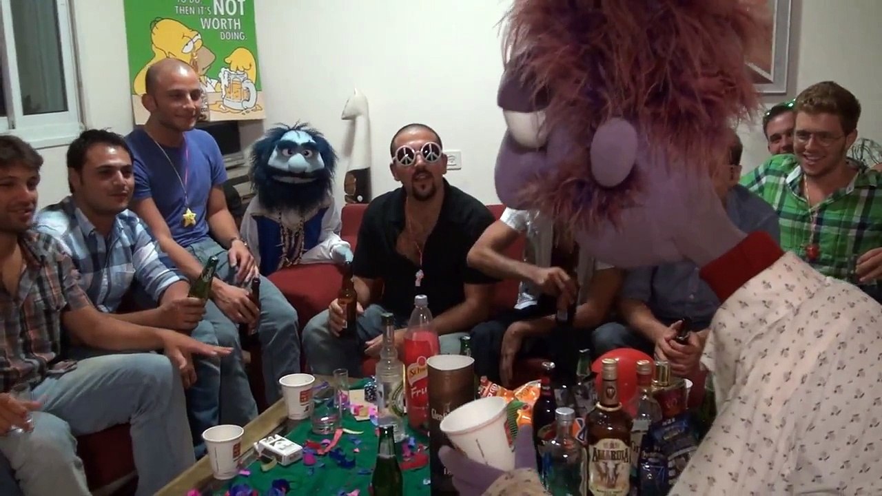 בדרך לחתונה עוצרים ביהוד (סרט חתונה רוני ניסן עם רד בנד)