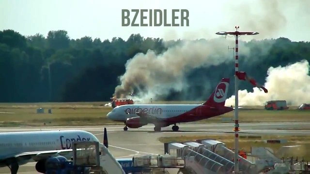 Feuer Flughafen Hamburg HAM Brand eines Traktors - Flughafenfeuerwehr im Einsatz