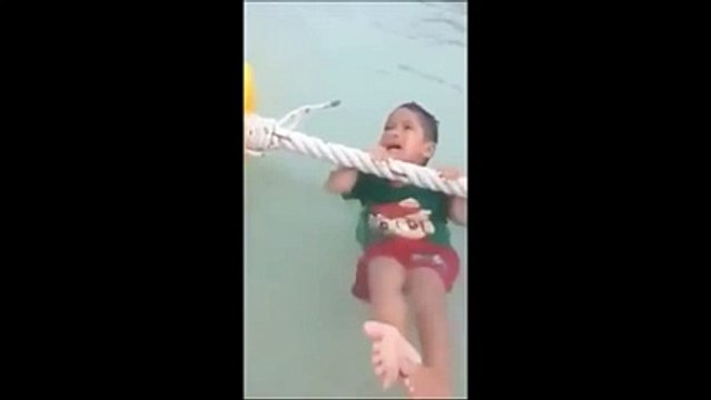 Boğulma Korkusuyla Hüngür Hüngür Ağlayan Çocuk