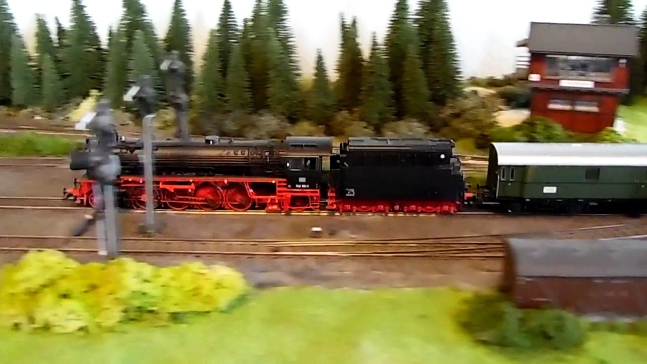 Zugkrafttest für 042 von Märklin mit laaangen Heckeneilzug - 2. Versuch