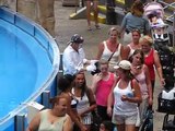 SEA WORLD MIME GETS FLASHED!!! VERY FUNNY!!!