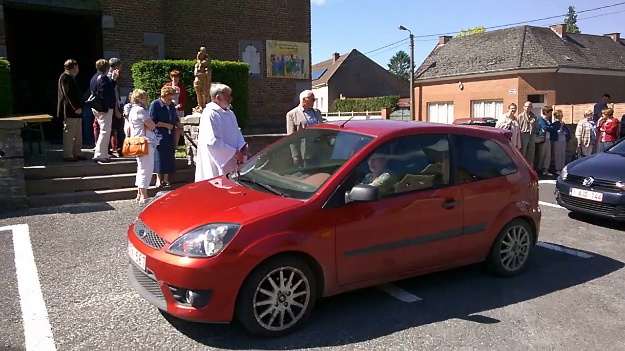 Bénédiction des voitures à  Wasmes-Audemez-Briffœil