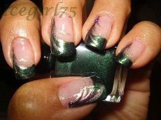 Nail Art Tutorial. Francesa diagonal y aplicaciones. INGLOT verde profundo. Decoración uñas.