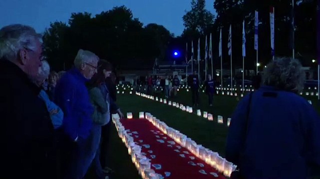 Beelden: Nachtelijke wandeling voor het goede doel in Annen - RTV Noord