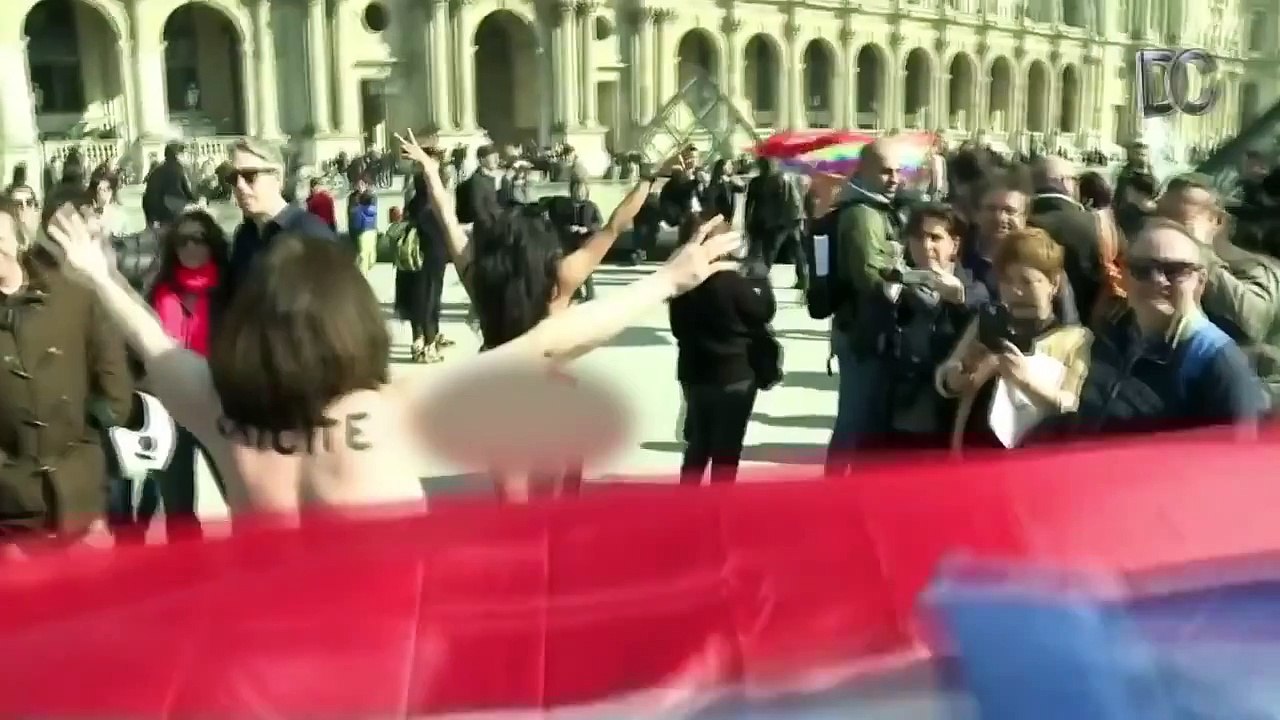 إحتجاجات عارية للفمن بباريس FEMEN A PARIS