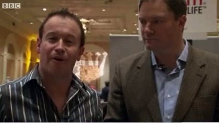 CES Fail - Reporter breaks an 'unbreakable' mobile phone