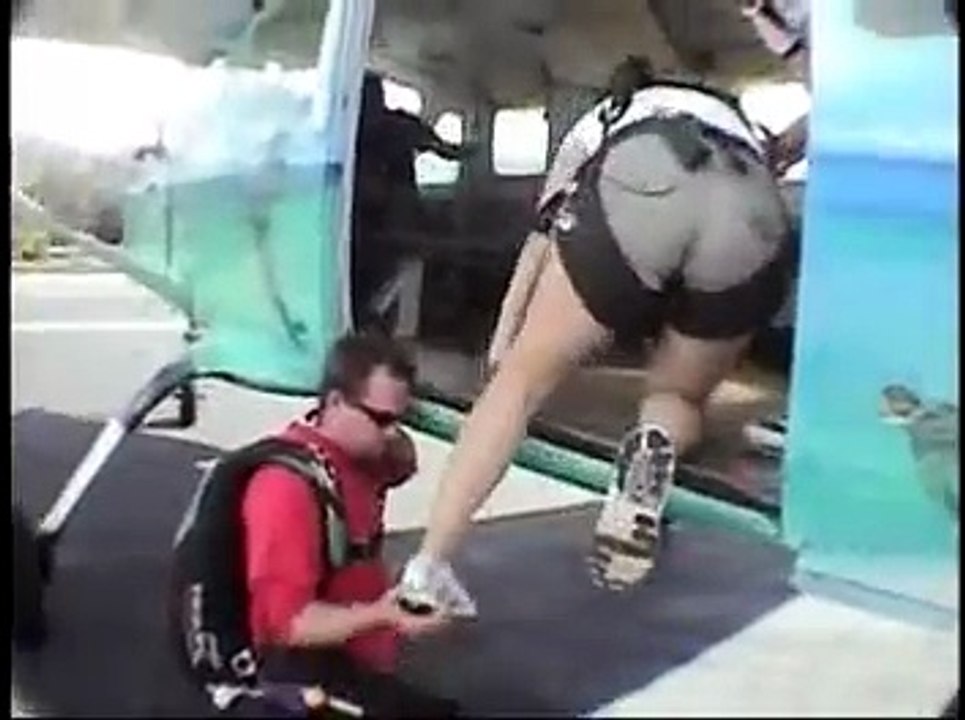 Skydiving in Hawaii hot girl friend
