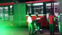 Dekhiye Hamarai Awam Metro Ke Liye Kis Tarah Pag'al Ho Rahi Hai - [FullTimeDhamaal]