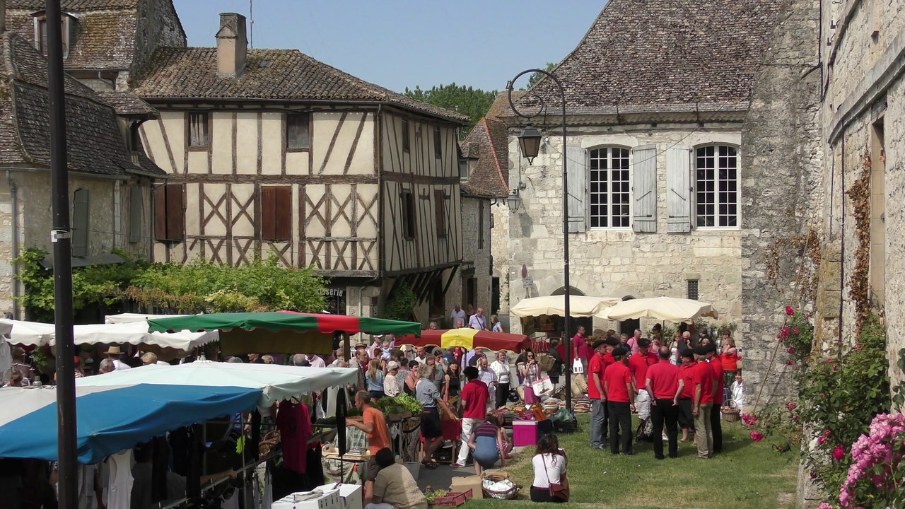 « Les mâles au chœur de Tolosa » à Issigeac sur le marché