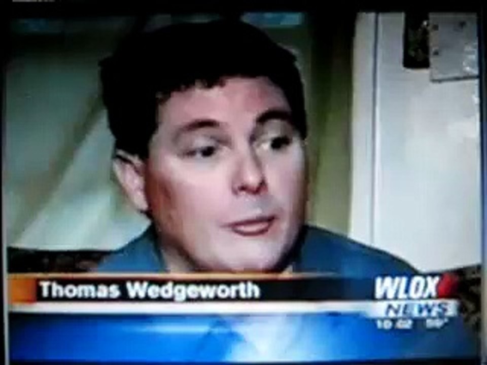 Hero saves small girl during Pit Bull attack