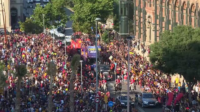 Les joueurs du Barça accueillis à Barcelone en héros