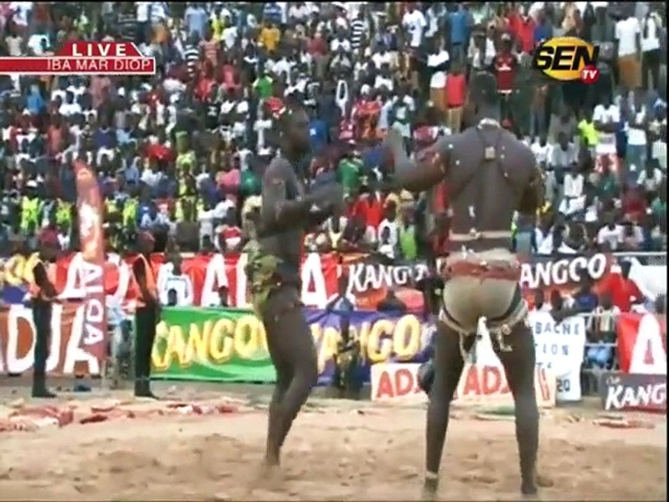 Boy Baol se rachéte en battant trompeur avec ses prises spéciales