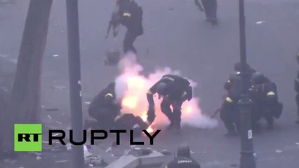 Ukraine: Police firing live ammo in Kiev clashes