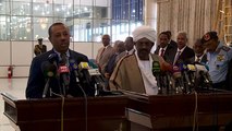 المؤتمر الصحفي لرئيس الحكومة المؤقتة عبد الله الثني ورئيس جمهورية السودان عمر البشير