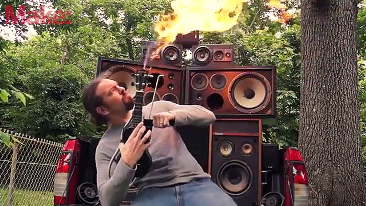 Le ukulélé lance-flammes façon Mad Max