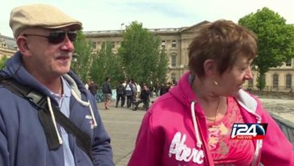 باريس تستعد لإزالة "اقفال الحب" عن احد جسورها الشهيرة