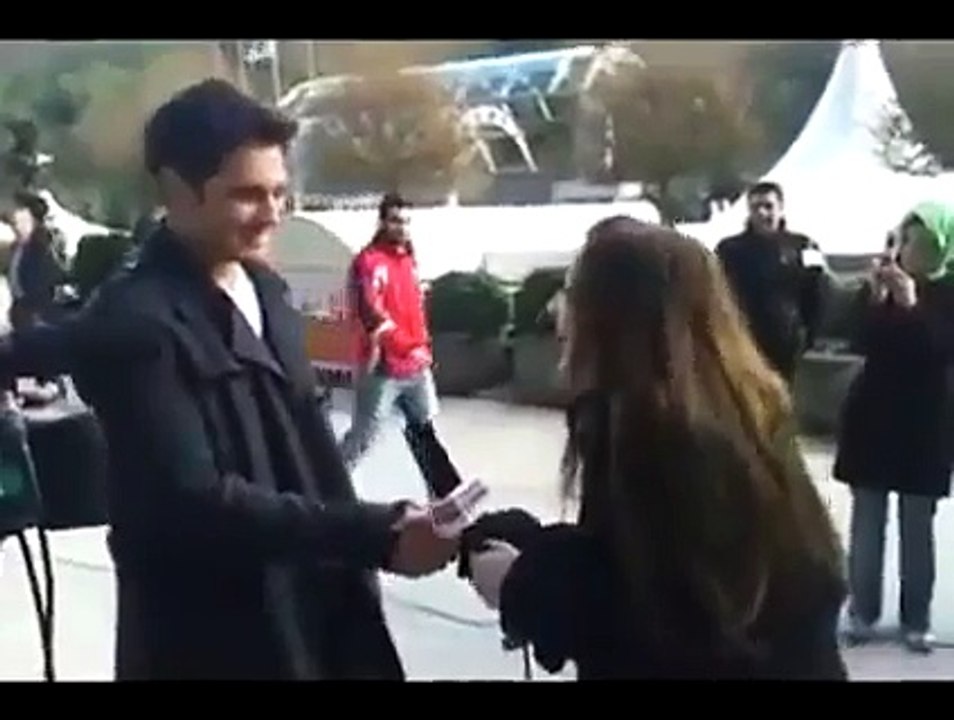 Japon Sunucunun Çağatay Ulusoy Aşkı