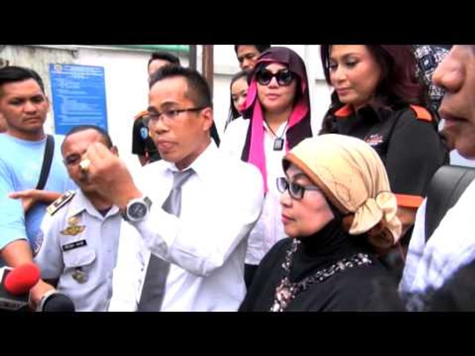Ayah Dewi Perssik Sambangi KY