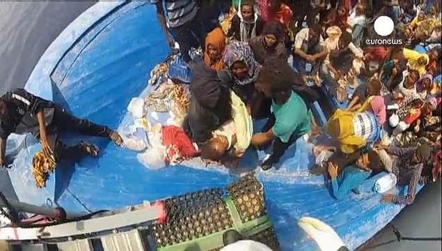 Immigrati, Renzi: Le proposte dell'UE sono insufficienti . I governatori del Nord: Stop a nuovi arrivi . 6000 i migranti soccorsi nel fine settimana