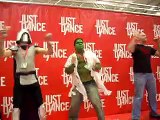 Wondercon 2010 Incredible Hulk & Shredder  Just Dance