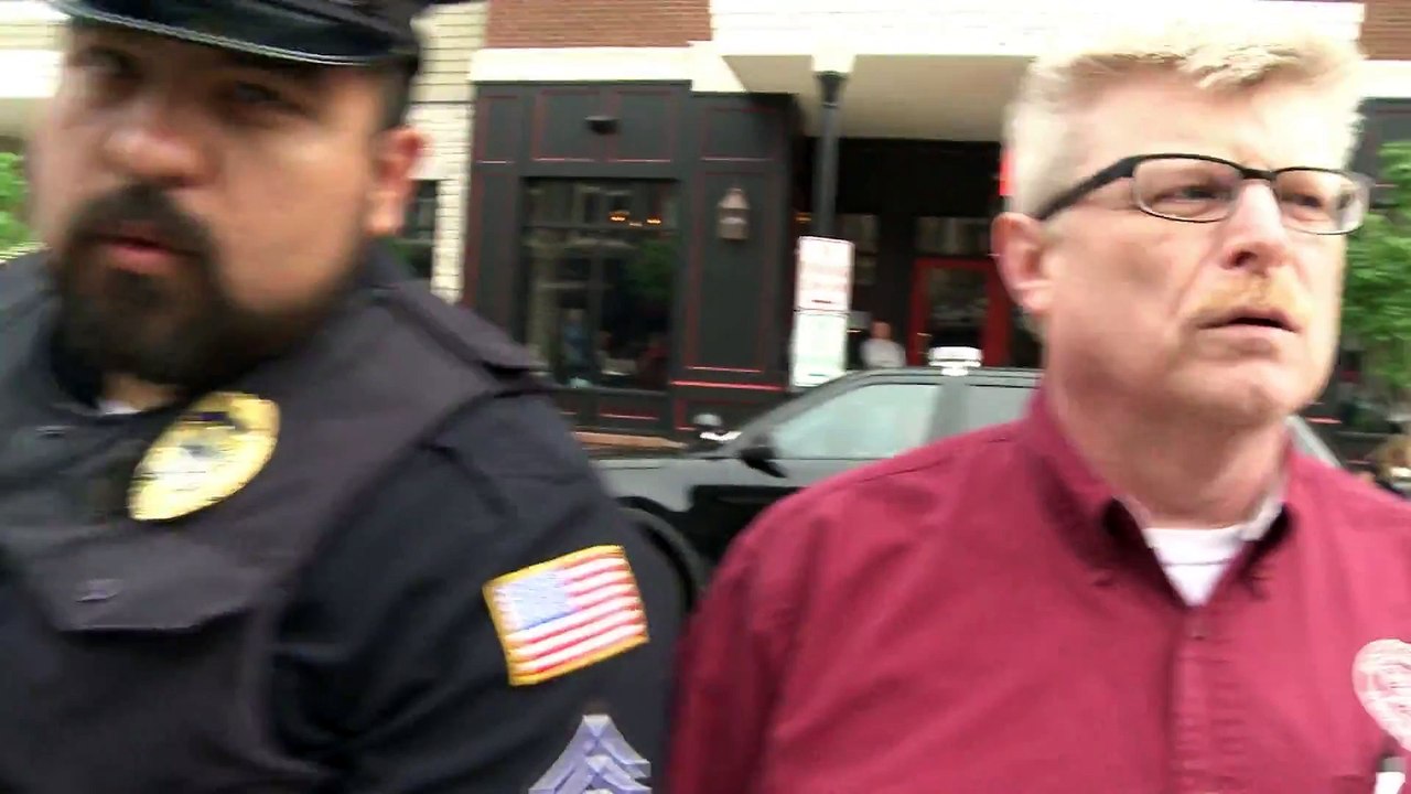 Lip Dub énorme : Quand les policiers et pompiers de la Rock County 911 s'attaquent à  Uptown Funk