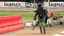 Comentaires en mode WWE sur des chutes de robot pendant le DARPA ROBOTICS CHALLENGE