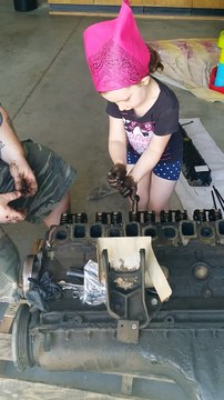 Teaching 5 year old daughter Jeep 4.0 Liters engine tear down