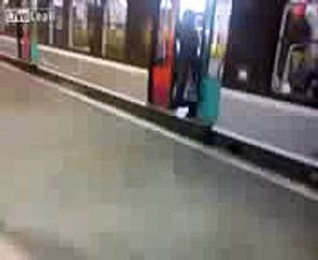 Woman Kicked Out For Blocking the Train Gate (Video @ Hamariweb.com)