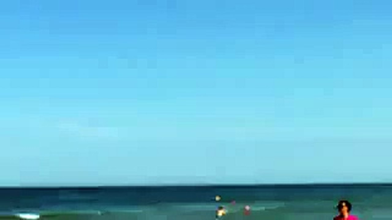 بالفيديو  اصطدام طائرتين فوق شواطئ ايطاليا في حادث جوي مروّع