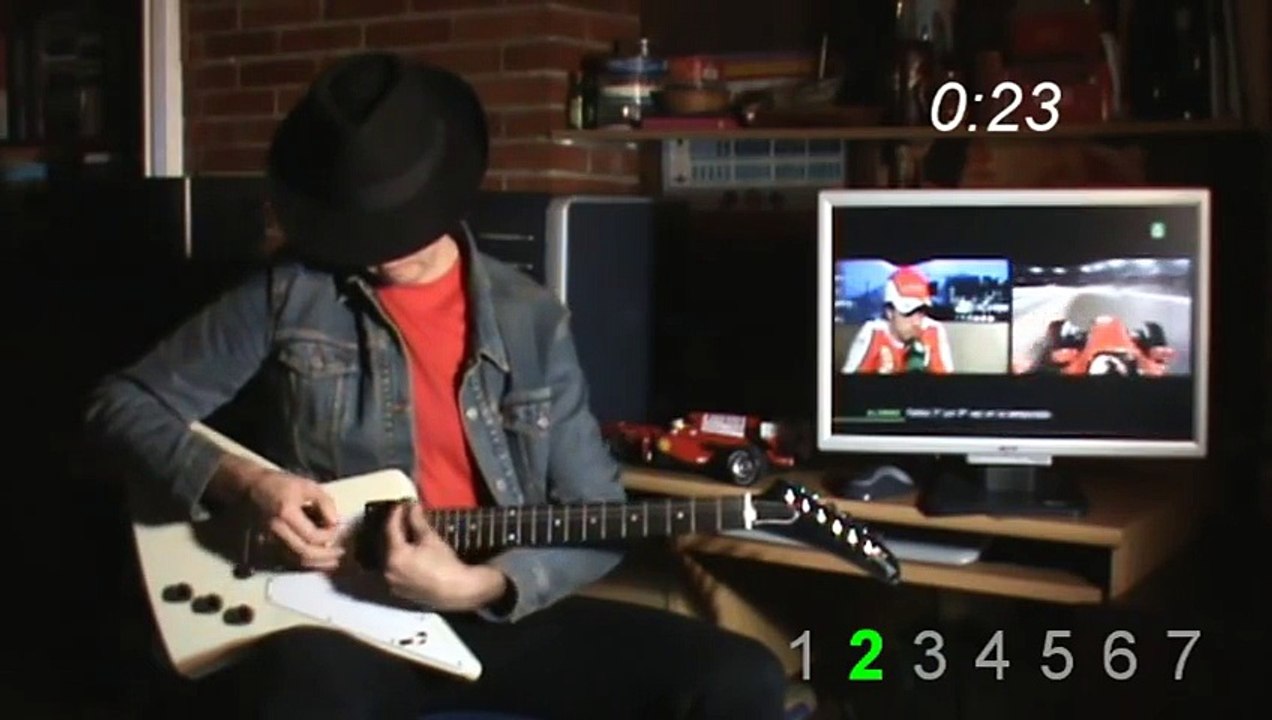 Fernando Alonso Abu Dhabi 2010 lap on slide guitar - Vuelta de Alonso a Abu Dabi 2010 en guitarra