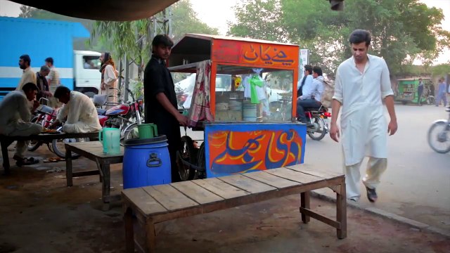 Jawad Ahmed Song 'Bhola Kya Karay'. No TV channel airing it as it talks against tax policy of Pakistan