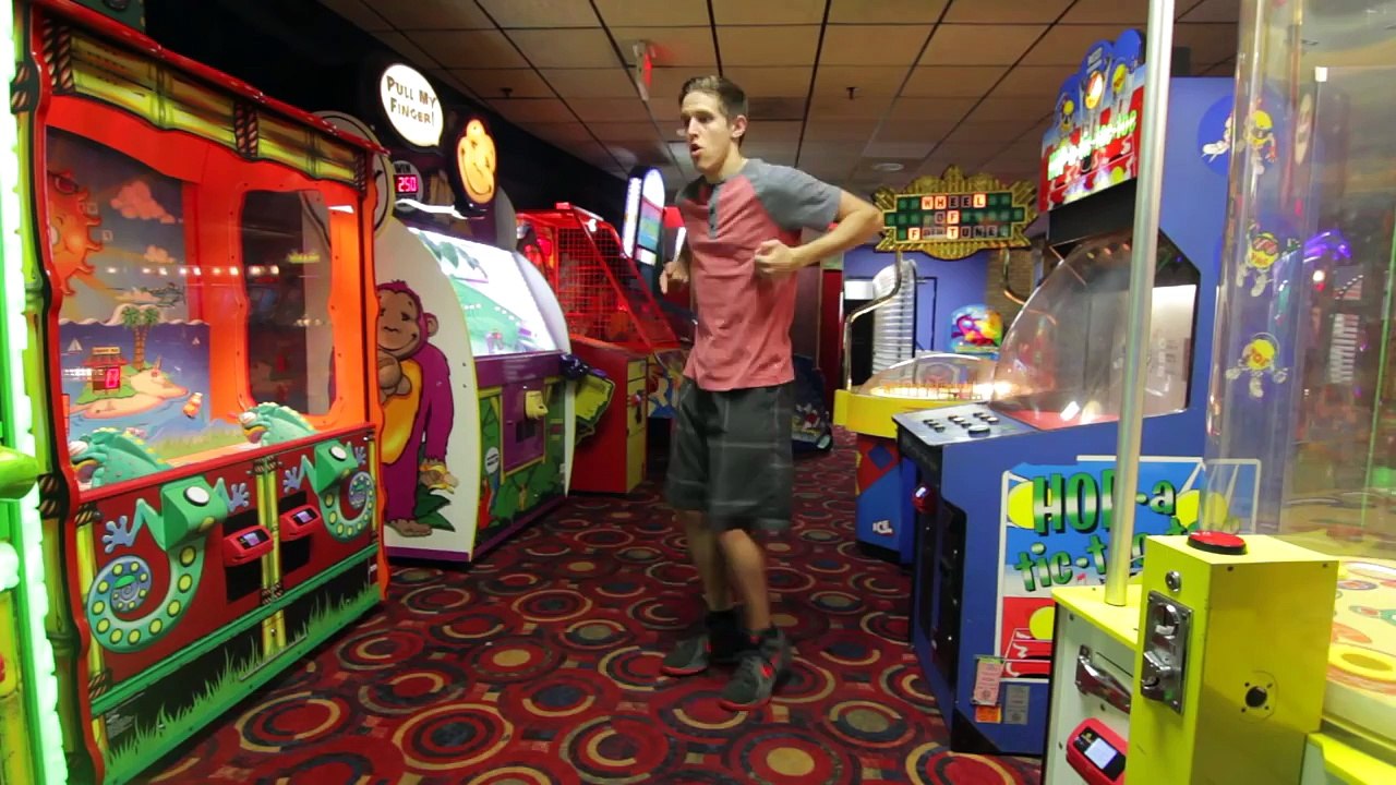 Il reproduit la même routine dans 100 endroits différents