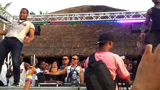 Yuri da Cunha y Puto Portugues - quem rebola mais??