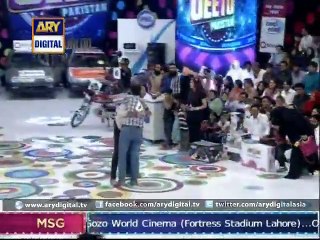The guests from Lahore won Q-Mobile car - Jeeto Pakistan 7th June 2015