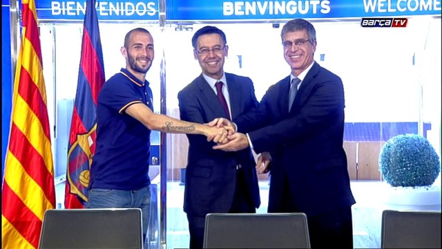 Aleix Vidal signs for FC Barcelona till 2020