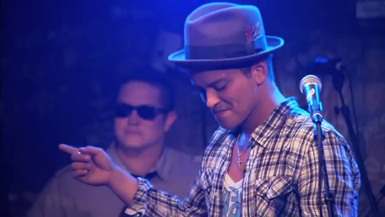 Bruno Mars - Just The Way You Are (Live)