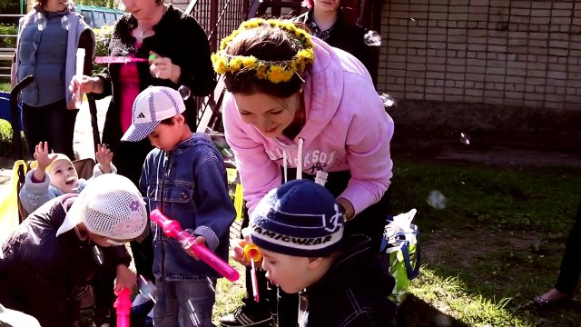 Сотрудники Кинокомпании Союз Маринс Групп в гостях в Таремском детском доме