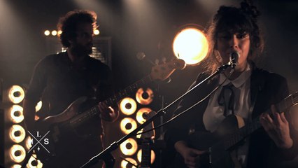 [SESSIONS] Laura Cahen reprend "Il pleut" de Brigitte Fontaine en live pour Monte le son
