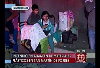 Incendio destruyó almacén de material plástico en SMP