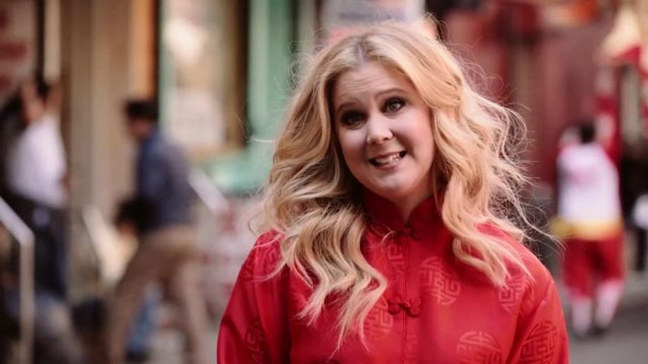 Photo Shoots - Amy Schumer Thinks Selfie Sticks are Vile