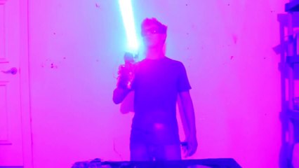 Il construit un laser ULTRA puissant