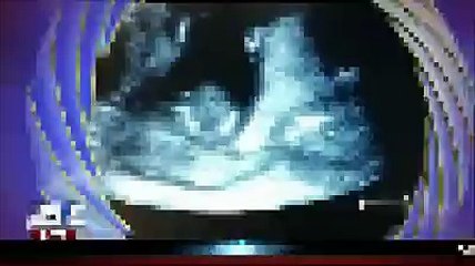 Really Amazing A 14-week-old unborn baby appears to clap its hands together while the parents sing!