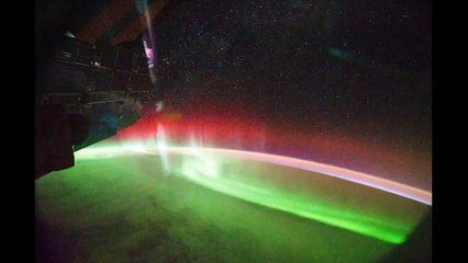 Aurores boreales vue depuis l'espace