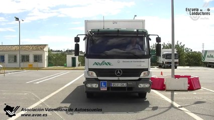 Permiso C1 C - Maniobra   Marcha atras en recta y curva - Escuela de conductores AVAE