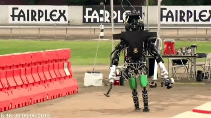 Comentaires en mode WWE sur des chutes de robot pendant le DARPA ROBOTICS CHALLE