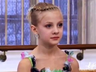 Paige Hyland hairstyle