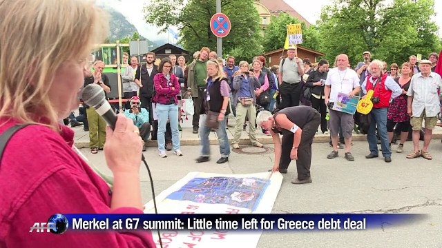 Merkel warns Greece 'not much time left' to get debt deal